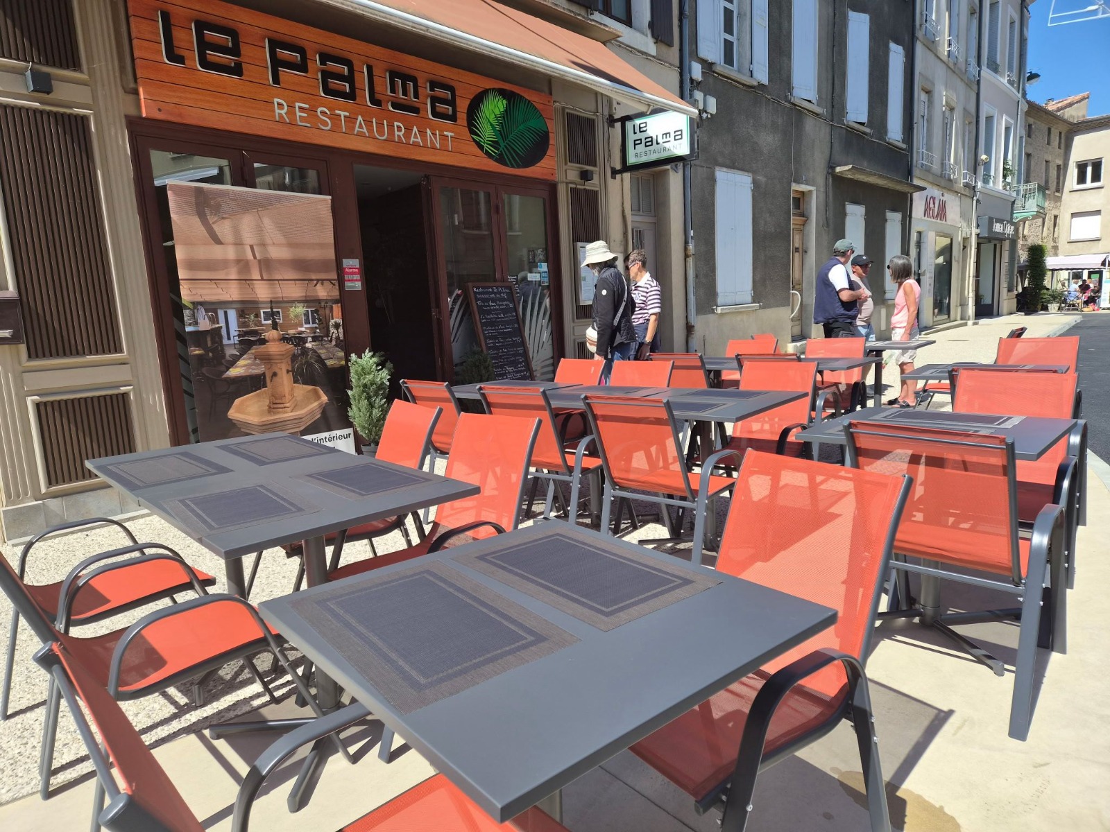 Façade et terrasse du Palma à Tournon